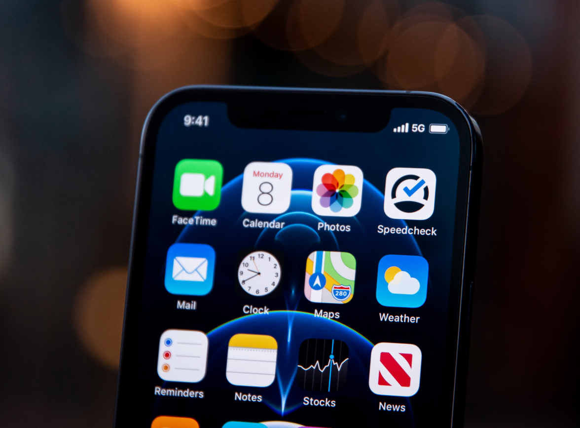 南圣镇苹果手机维修分享为什么 iPhone 12 在冬季会自动关机 